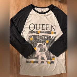 Que White Raglan Graphic Tee with Black Sleeves and Yellow Accents